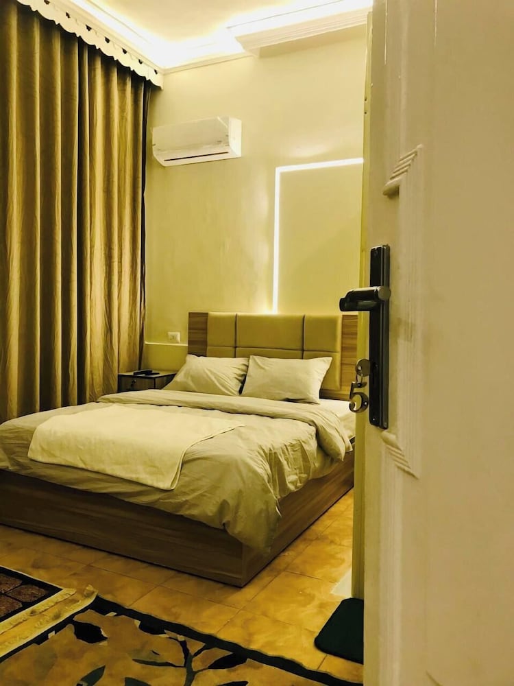 Classic Double Room, Multiple Beds, Non Smoking, Private Bathroom photo 1