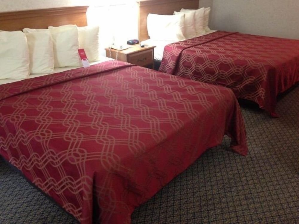 Standard Room, 2 Queen Beds, Non Smoking - Photo 4