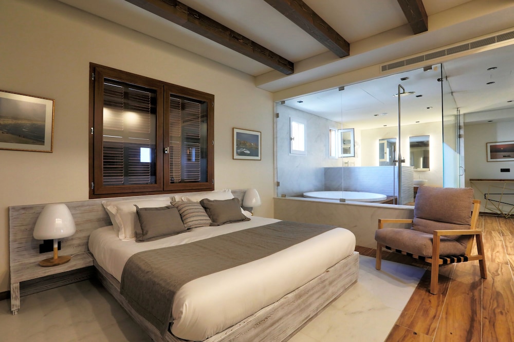 Honeymoon Suite, 1 King Bed photo 1