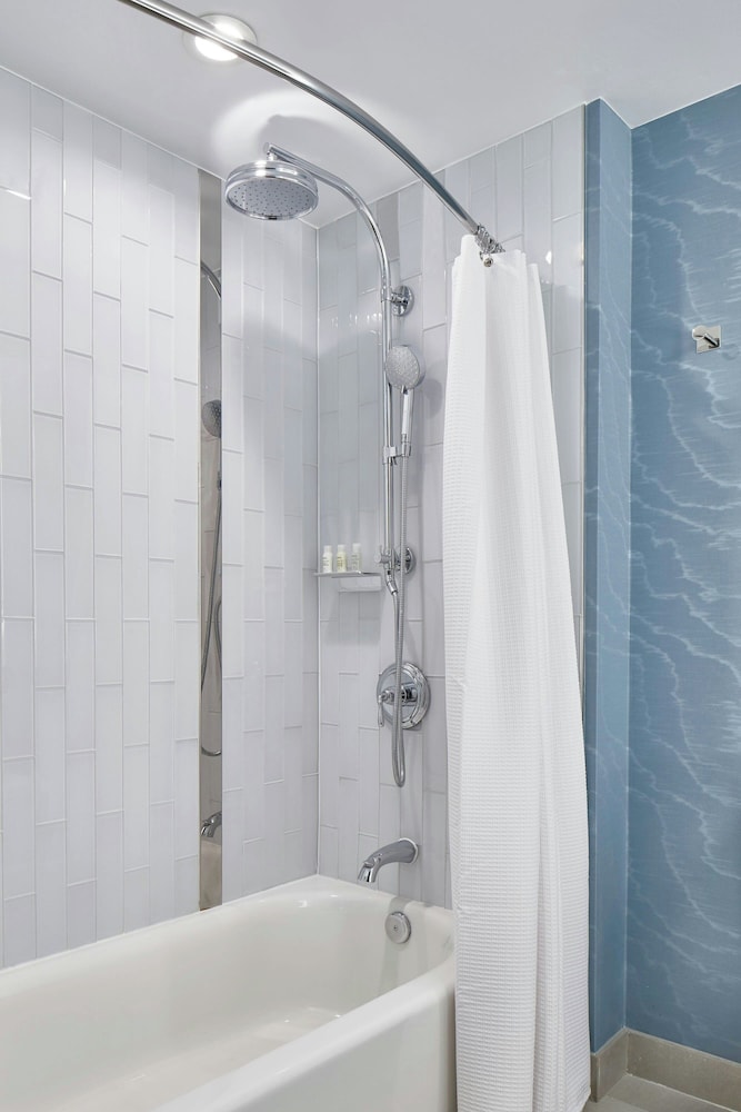 Executive Suite, 1 King Bed (Hearing Accessible) - Photo 2