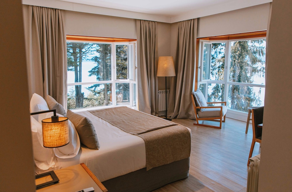 Superior Room, Lake View photo 3