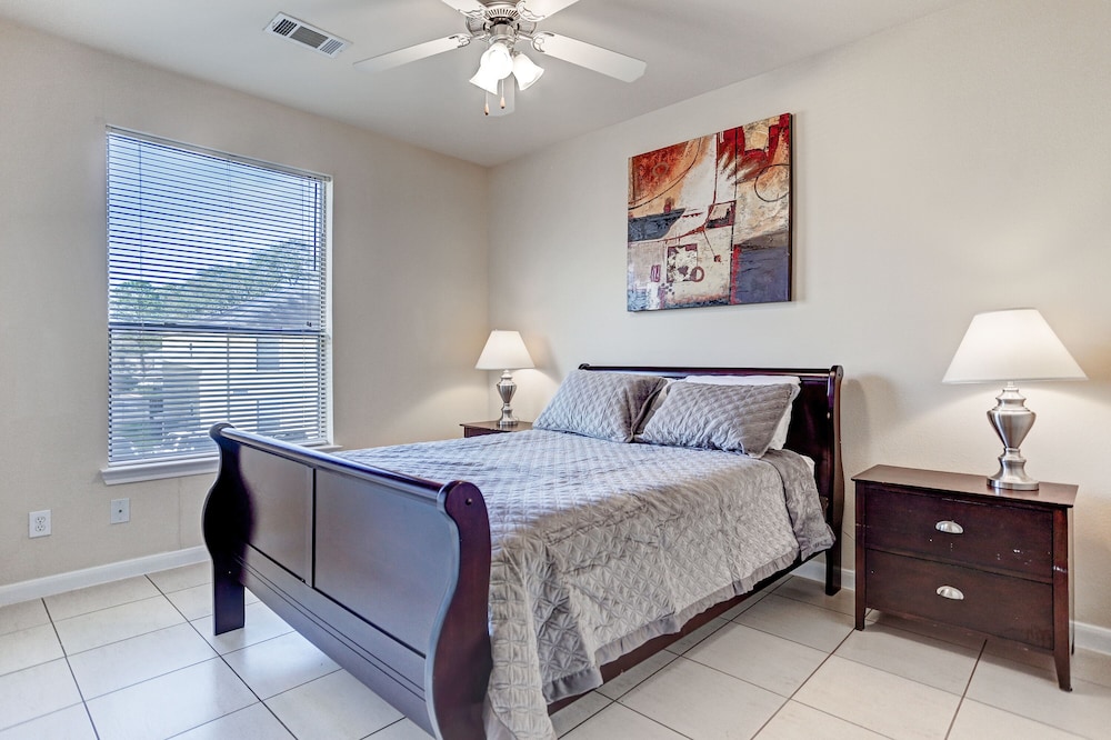 Superior Condo, 3 Bedrooms