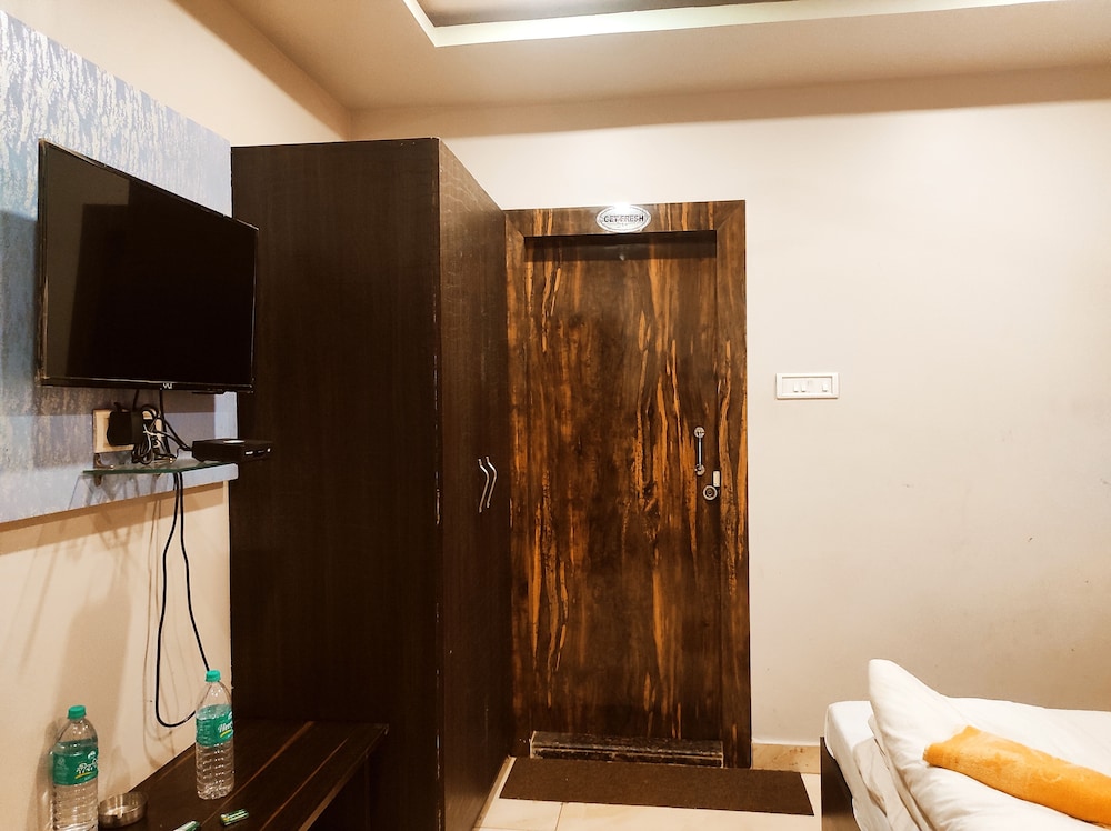 Deluxe Room - Photo 6