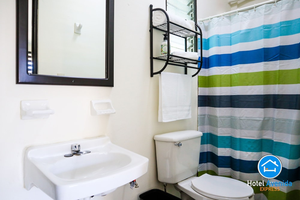 Double Room, 2 Queen Beds, Non Smoking, City View photo 3