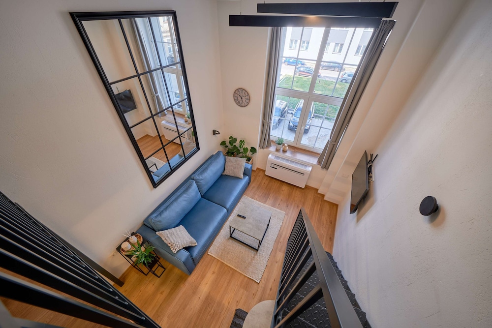 City Loft - Photo 3