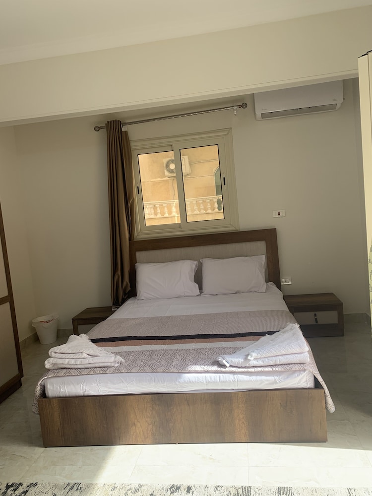 Deluxe Suite, 1 Queen Bed with Sofa bed, Balcony, City View