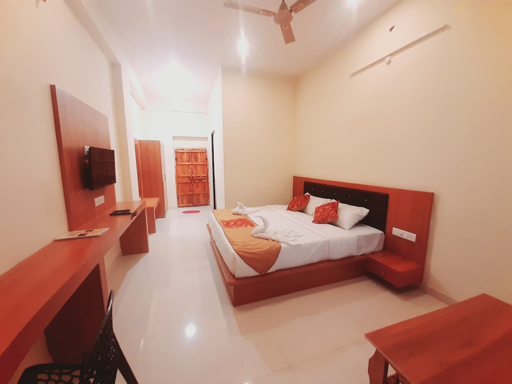 Deluxe Room - Photo 10