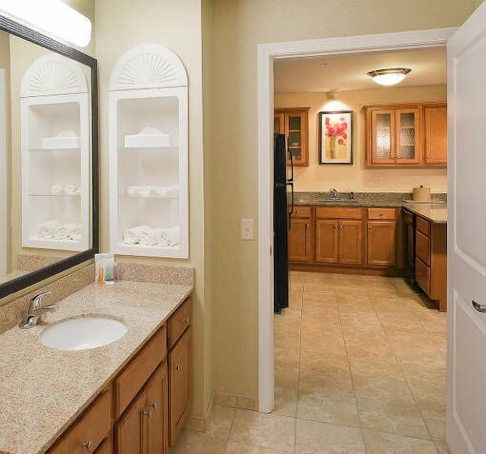 Deluxe Suite, 1 Queen Bed, Non Smoking, Kitchenette - Photo 4