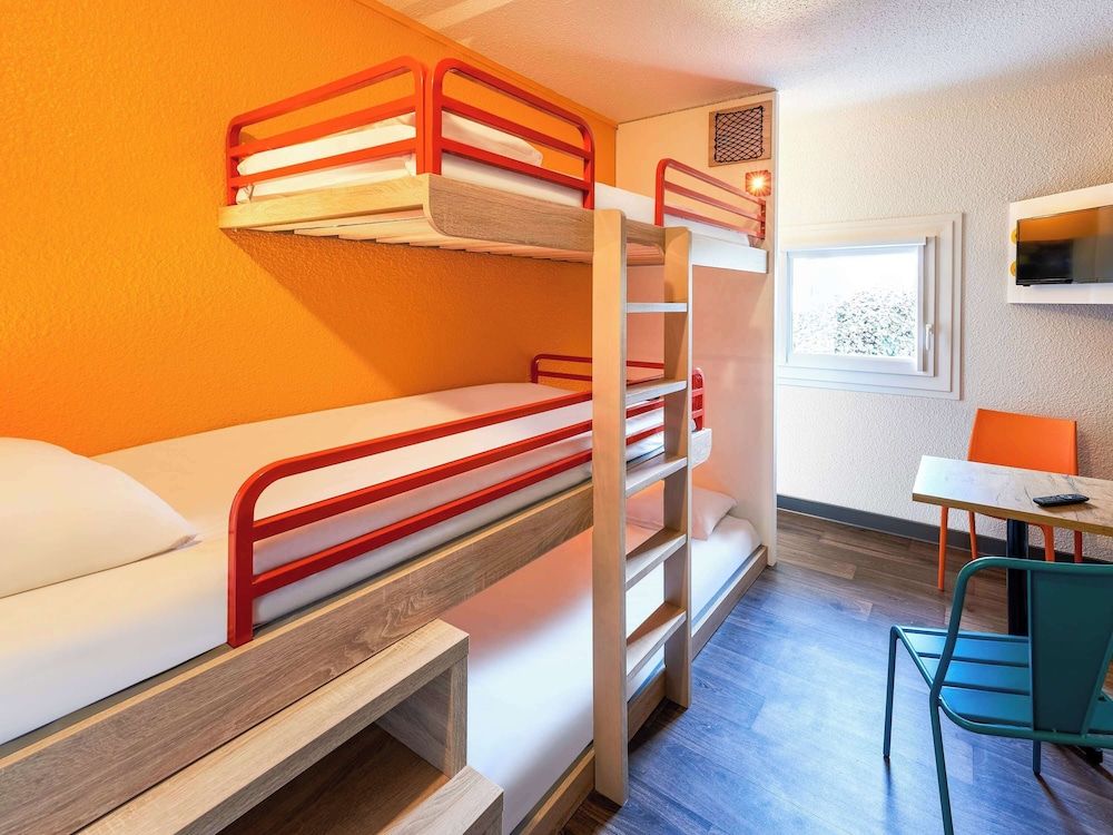 Break Room with 3 Single Bunk Beds and Shared Bathroom photo 2