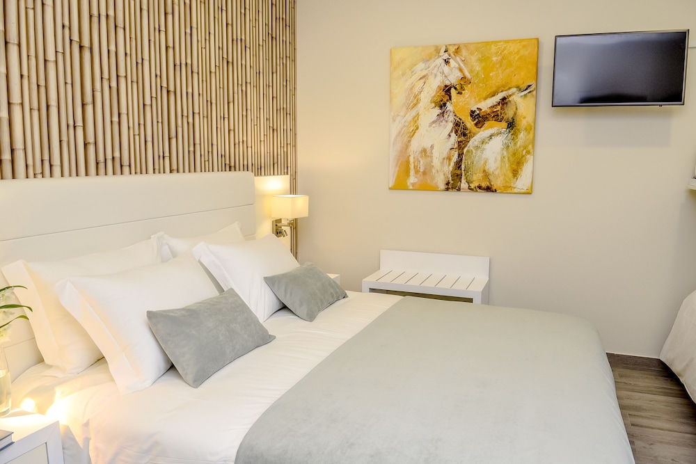 Standard Double or Twin Room, Pool View, Ground Floor (3) photo 2