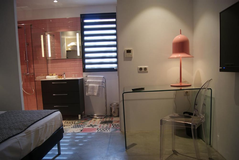 Standard Double or Twin Room photo 3