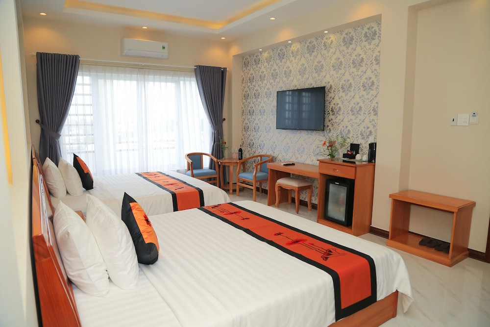 Premium Twin Room, City View