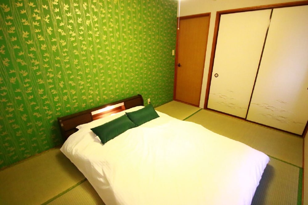 2 Bedrooms Apartment photo 2