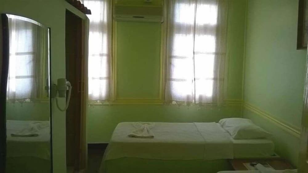 Standard Triple Room, City View photo 3