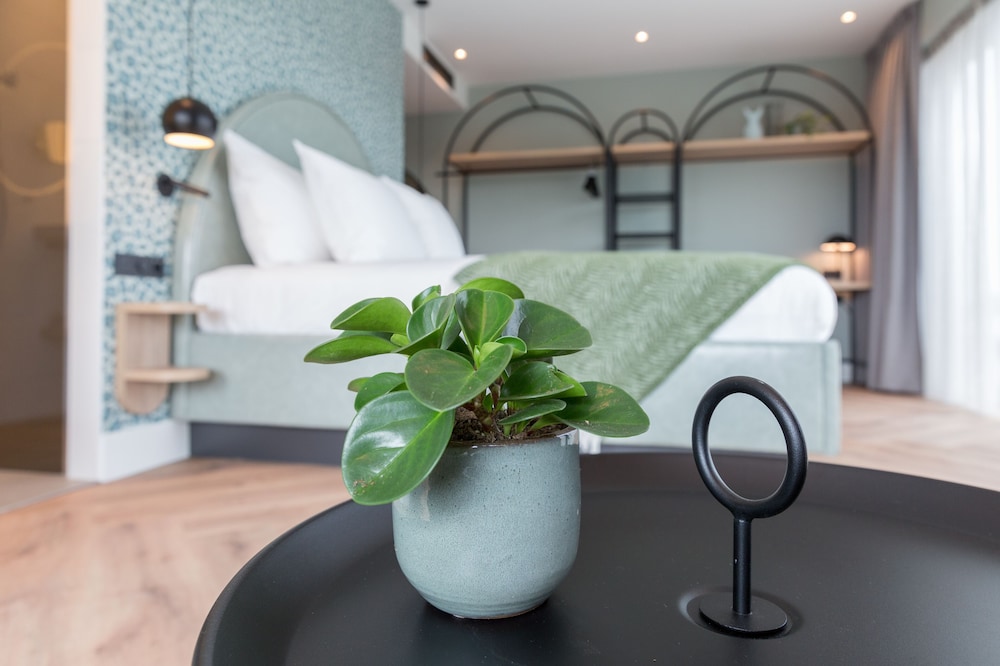 Superior Double Room, Bathtub photo 3