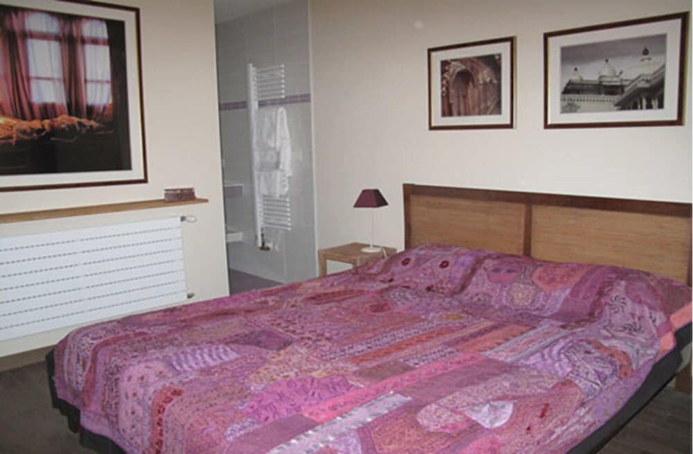 Double Room, 1 Queen Bed, Mountain View photo 2