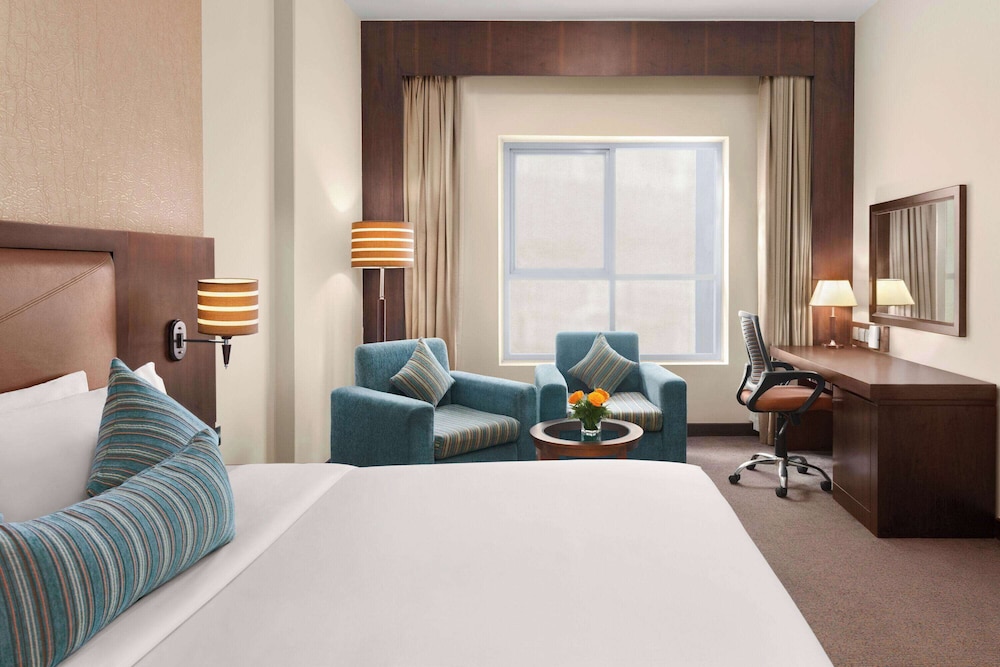 Superior Room, 1 King Bed, Non Smoking photo 2