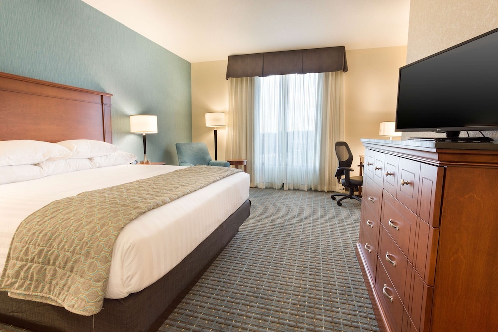 Deluxe Room, 1 King Bed, Refrigerator & Microwave (Upper Floor)