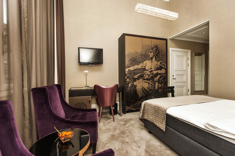 Smaller Standard Double Room - Photo 1