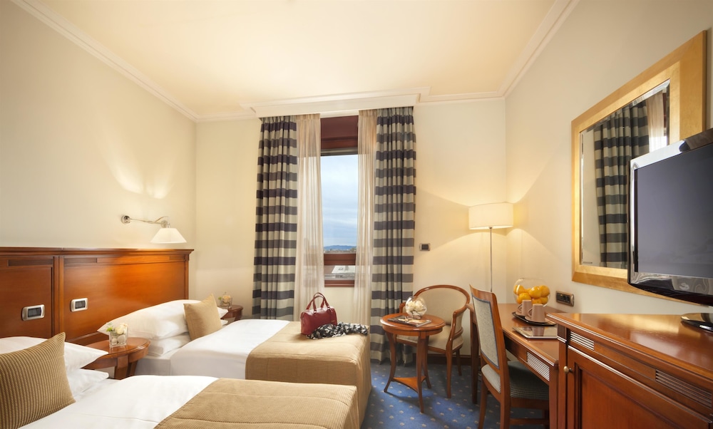 Deluxe Room, 2 Twin Beds - Photo 1
