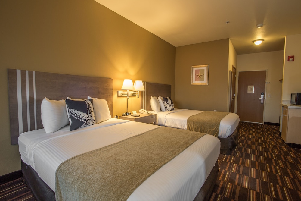 Standard Room, 2 Queen Beds, Patio photo 3