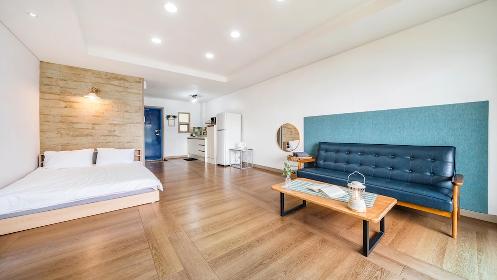 Basic Room, 1 Bedroom (101 (Oceanview)) - Photo 8
