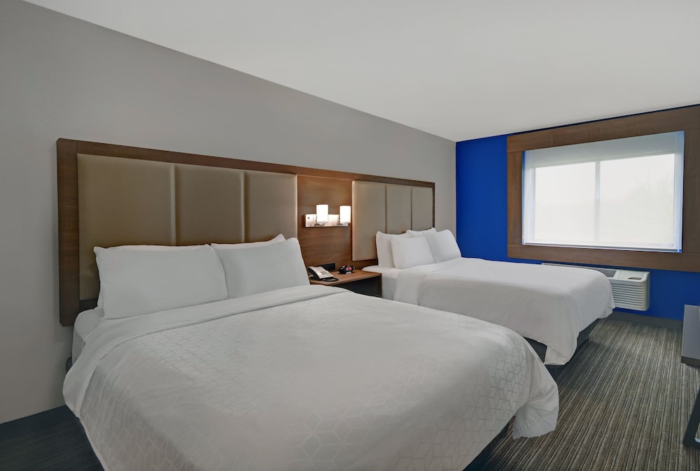 Standard Room, 2 Queen Beds - Photo 2