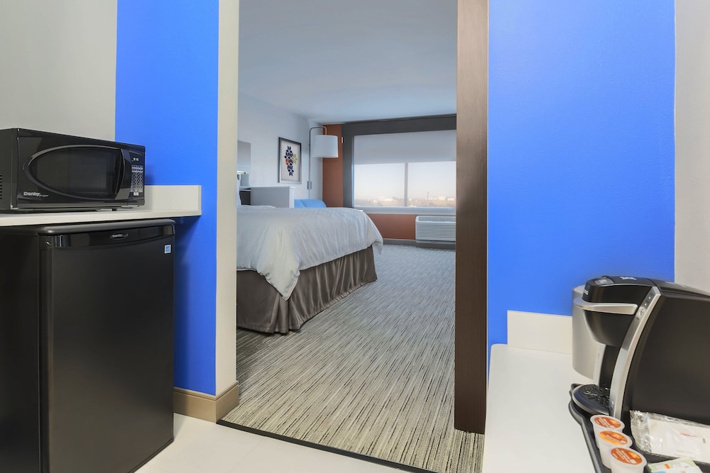 Suite, 1 King Bed, Hearing Accessible - Photo 2