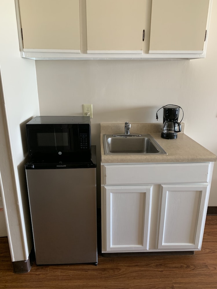Standard Room, 2 Queen Beds, Kitchen photo 2