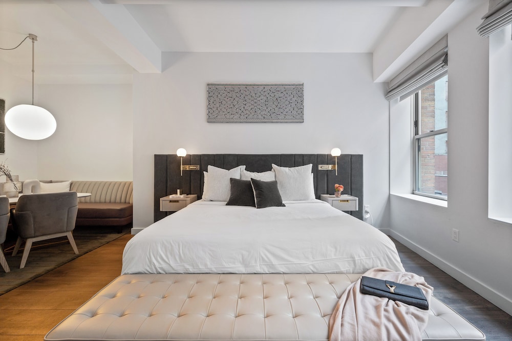 Grand Studio, 1 King Bed, Kitchen