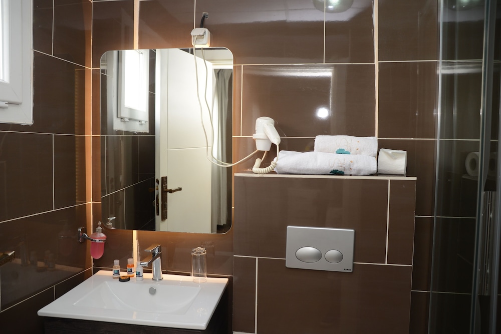 Deluxe Suite photo 3