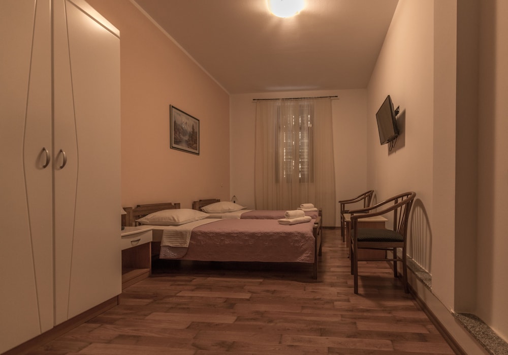 Deluxe Double Or Twin Room photo 3