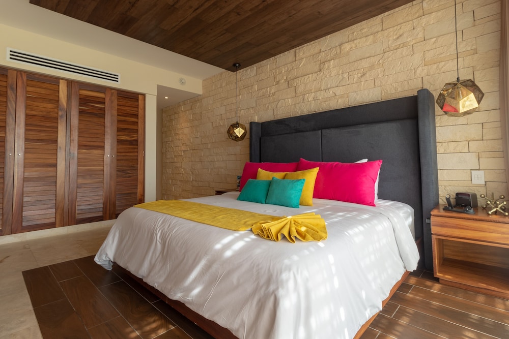 Belo Deluxe Suite King Bed - Adults Only