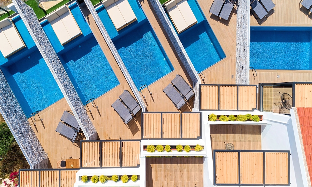 Deluxe Suite, 1 Bedroom, Private Pool, Mountain View thumbnail 6