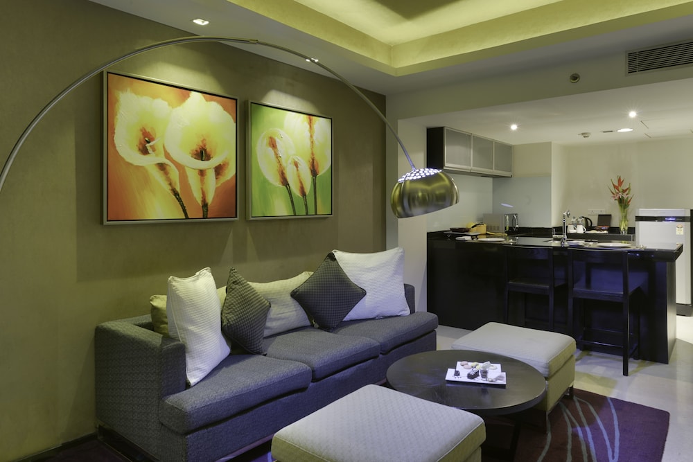 Executive Suite, 2 Twin Beds - Photo 15