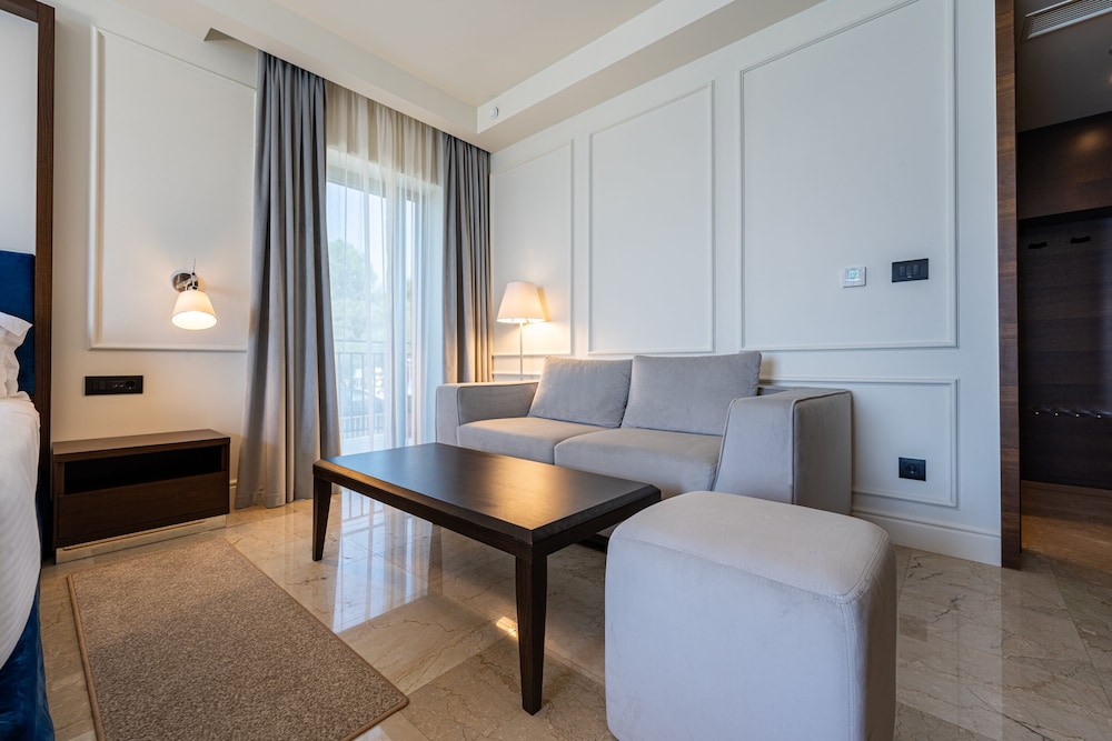 Deluxe Double Room, Sea View - Photo 9