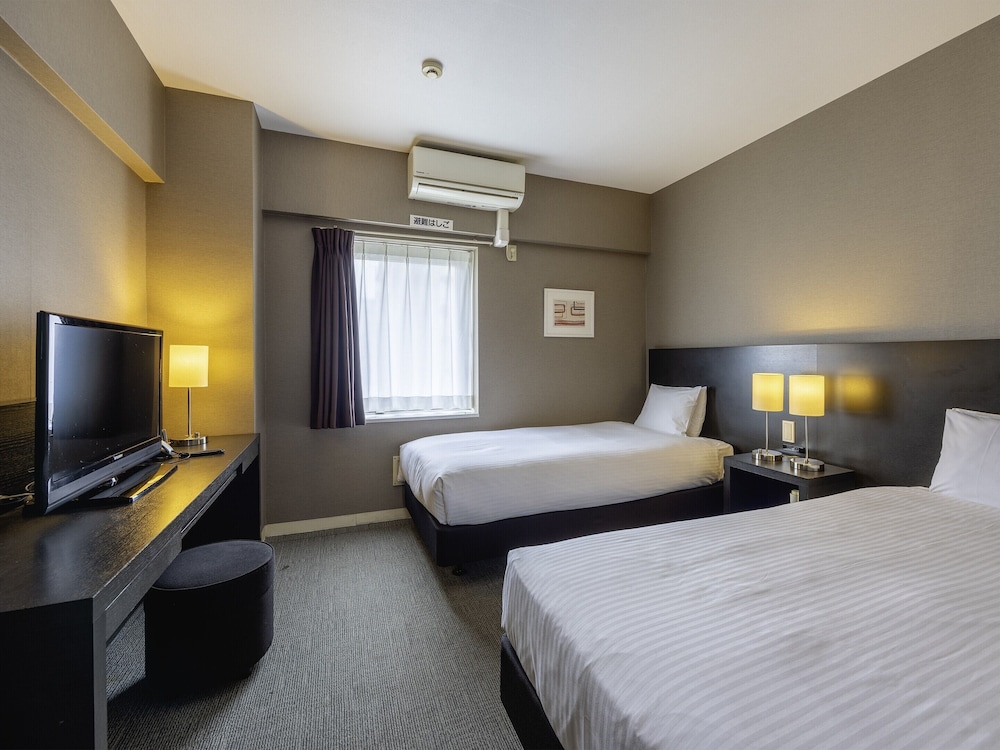 Economy Twin Room, Smoking