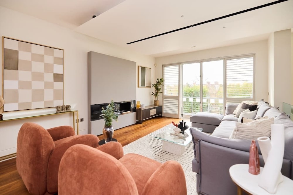House (5 Bedrooms)