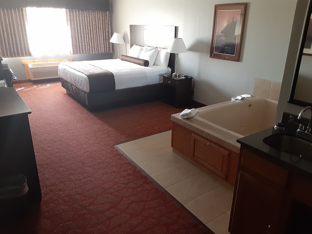 Suite, 1 King Bed With Whirlpool, Non Smoking photo 1