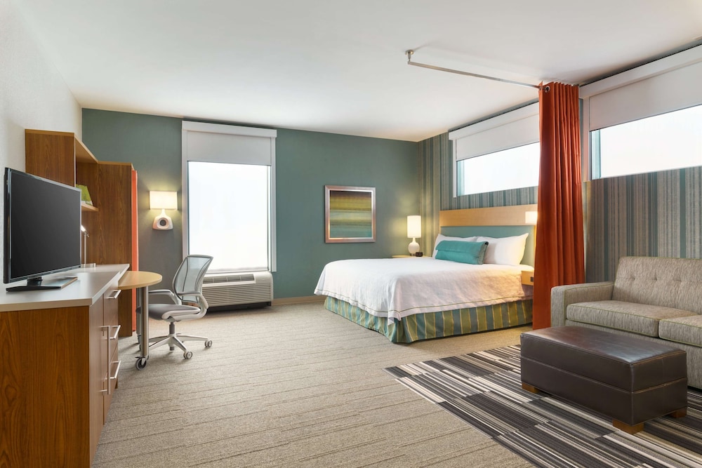 Suite, 1 King Bed, Accessible (Hearing) photo 2