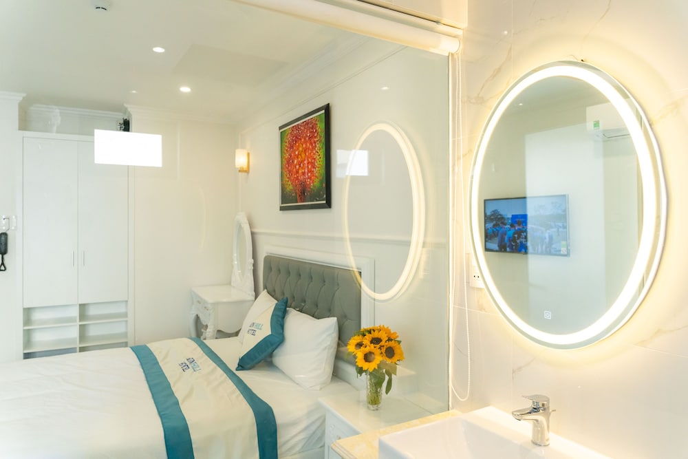 Suite with Bathtub - Photo 8