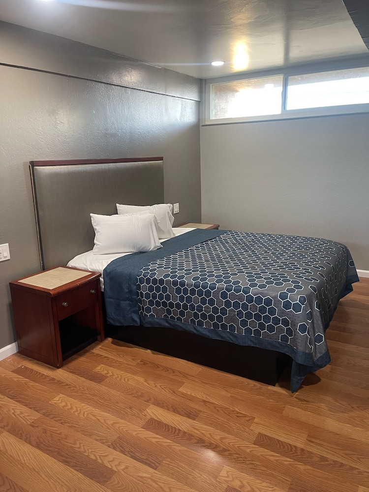 Single Room, 1 King Bed, Non Smoking photo 1