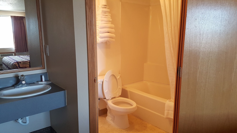 Executive Room, 1 Queen Bed - Photo 9