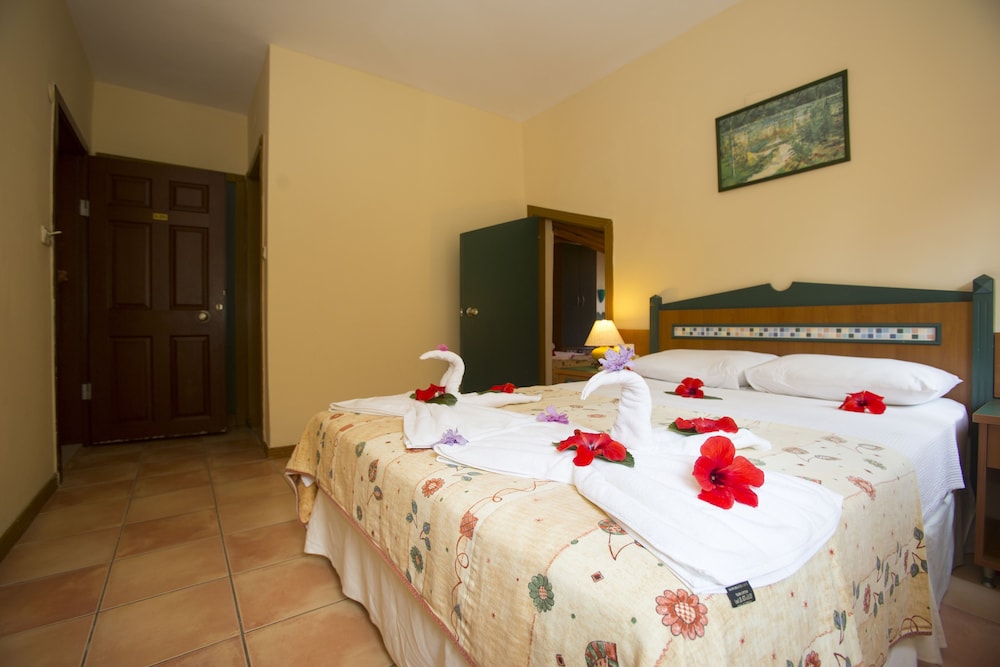 Double Or Twin Room, Pool View photo 2