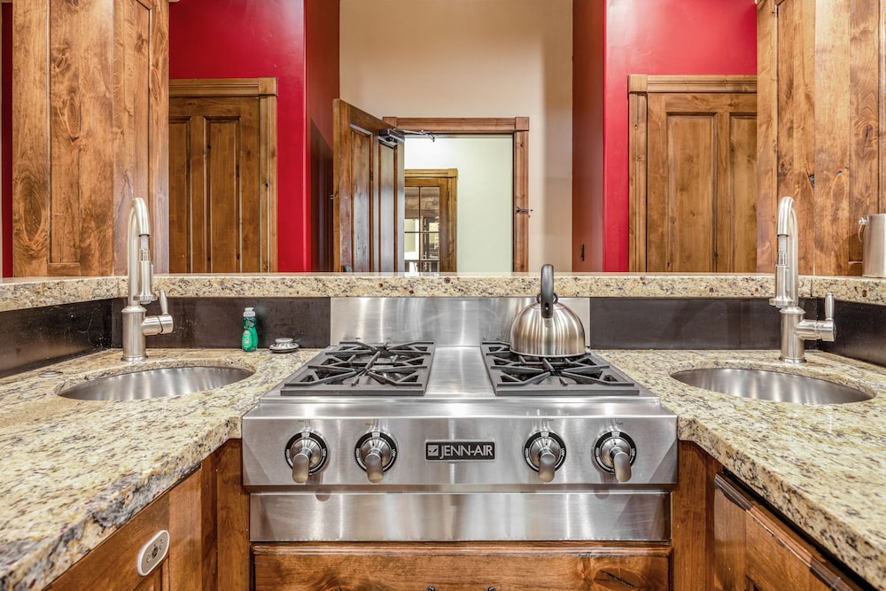 1 Bedroom Hospitality Suite - Photo 9