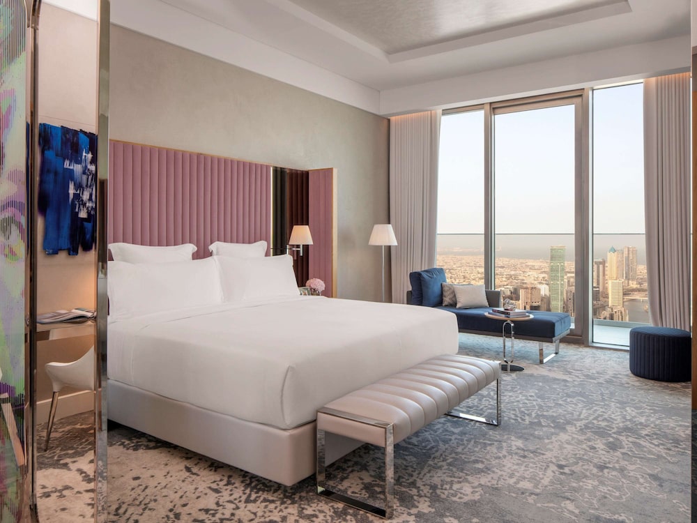 Family Suite, 1 King Bed, Balcony (Sky)