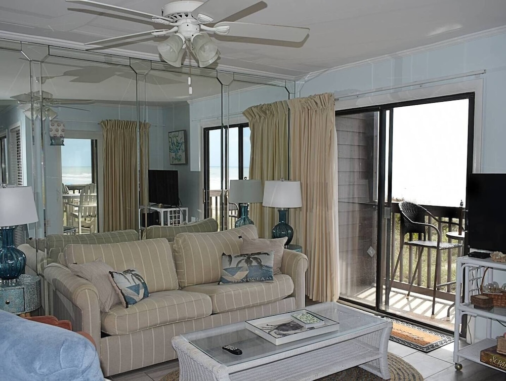 Condo, 2 Bedrooms