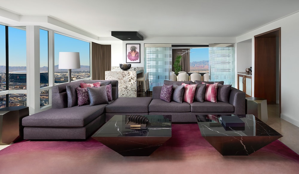 Executive Hospitality Tower Suite