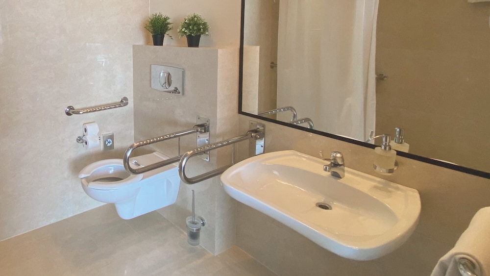 Classic Double Room (Disability Access) - Photo 5