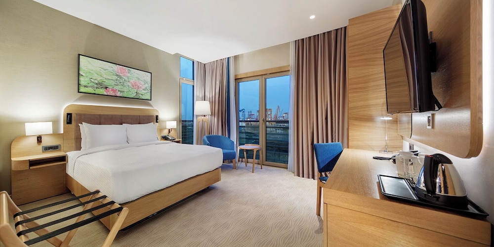 Room, 1 King Bed, Smoking photo 1